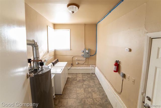 2420 Brockton Avenue, Royal Oak, MI 48067