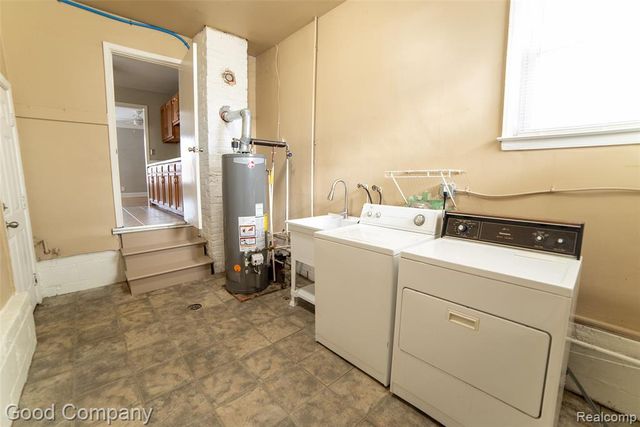 2420 Brockton Avenue, Royal Oak, MI 48067