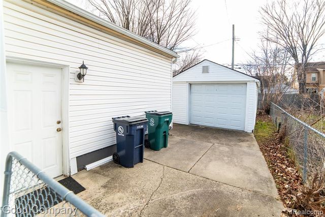 2420 Brockton Avenue, Royal Oak, MI 48067