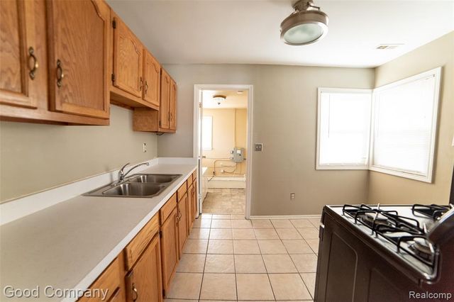 2420 Brockton Avenue, Royal Oak, MI 48067