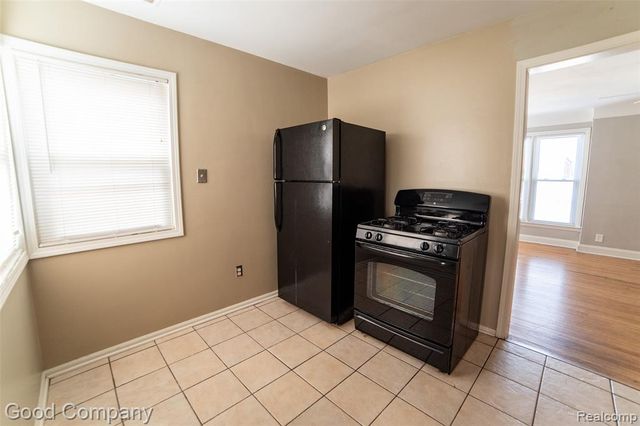 2420 Brockton Avenue, Royal Oak, MI 48067