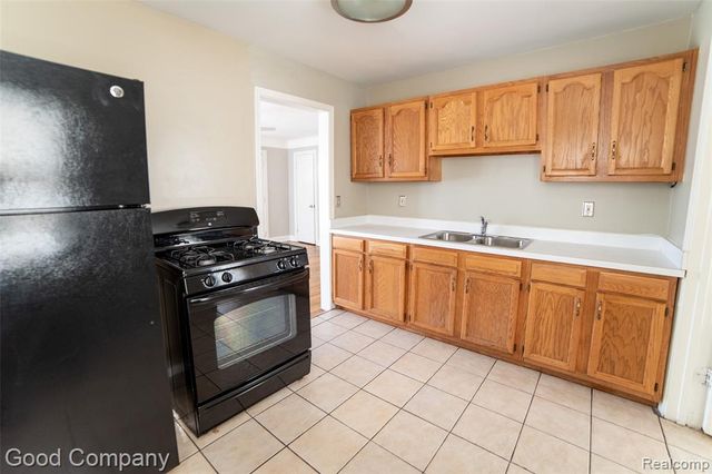 2420 Brockton Avenue, Royal Oak, MI 48067