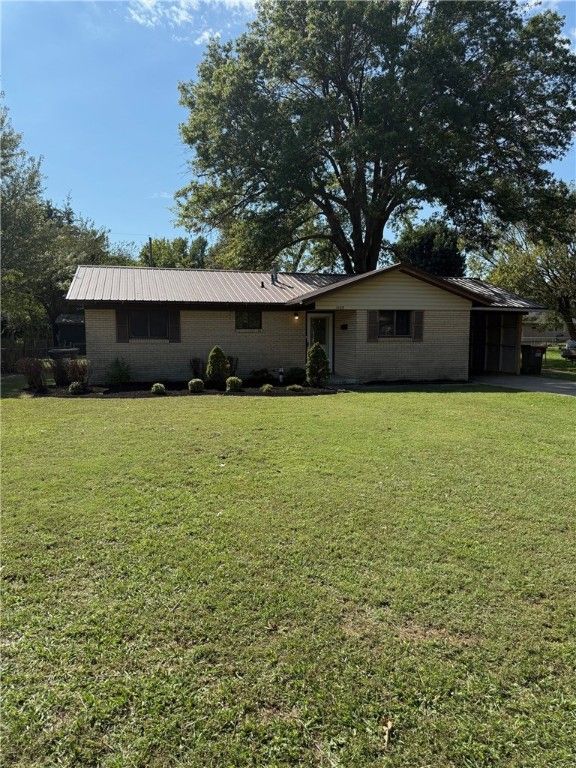 1409 N Crawford Avenue, Springdale, AR 72764