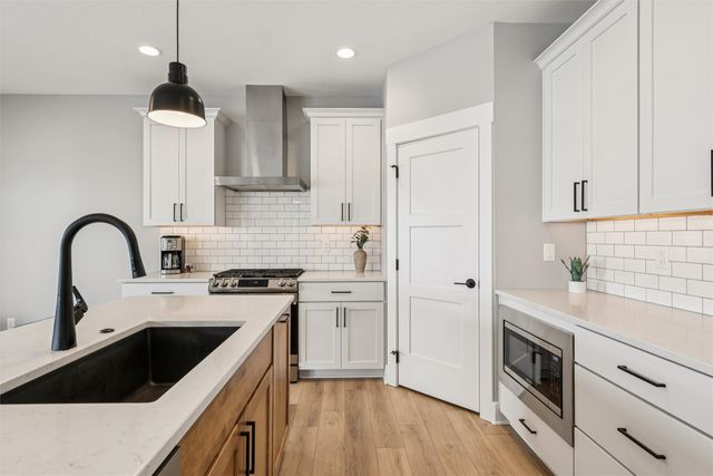 9923 Watermeadow Circle, Johnston, IA 50131