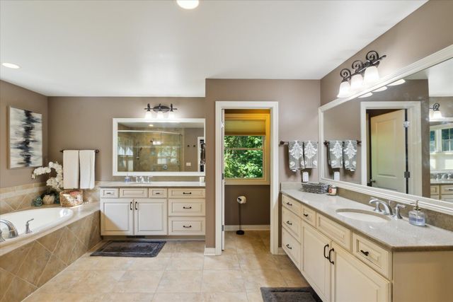 6621 Hidden Lake Circle, Richland, MI 49083