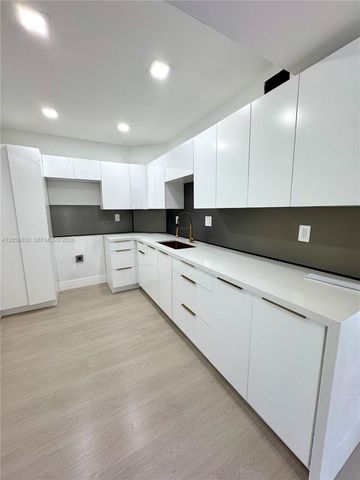 300 Bayview Dr 1201, Sunny Isles Beach, FL 33160