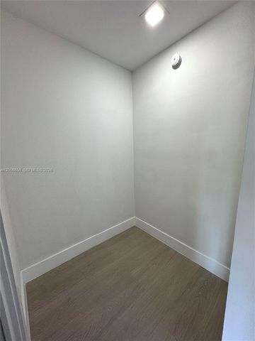 300 Bayview Dr 1201, Sunny Isles Beach, FL 33160