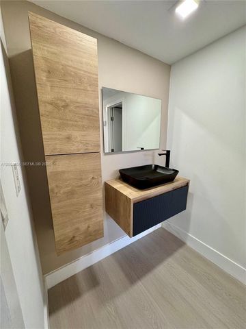300 Bayview Dr 1201, Sunny Isles Beach, FL 33160