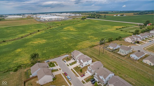 5752 Bluff View Lane, Whitestown, IN 46075