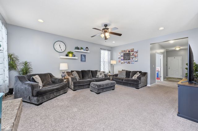 5752 Bluff View Lane, Whitestown, IN 46075