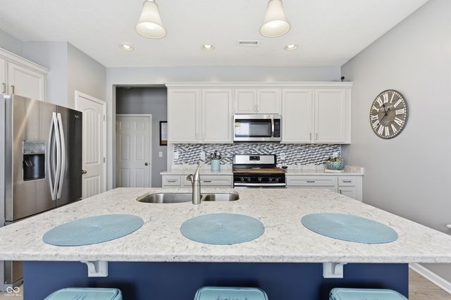 5752 Bluff View Lane, Whitestown, IN 46075