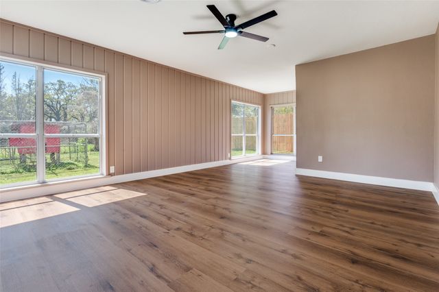 1542 W 5th Street, Irving, TX 75060