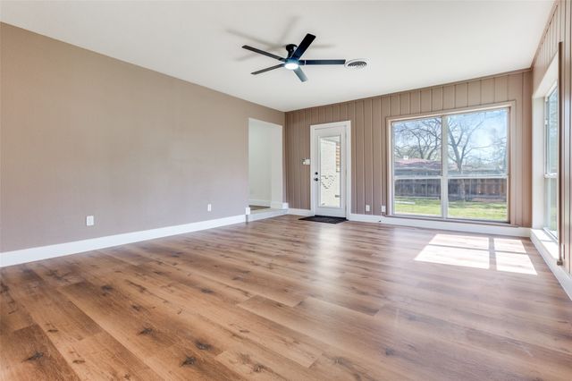 1542 W 5th Street, Irving, TX 75060