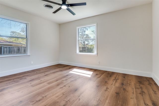 1542 W 5th Street, Irving, TX 75060