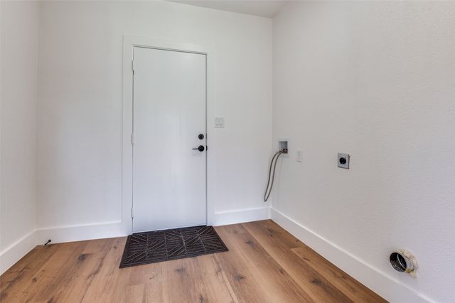 1542 W 5th Street, Irving, TX 75060