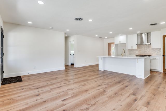 1542 W 5th Street, Irving, TX 75060