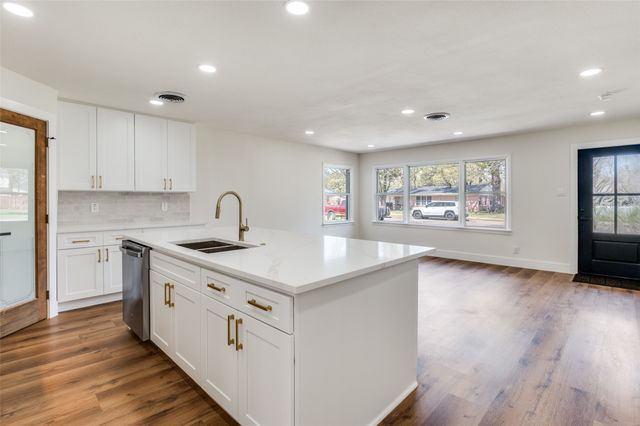 1542 W 5th Street, Irving, TX 75060