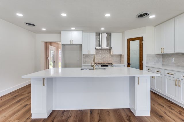 1542 W 5th Street, Irving, TX 75060