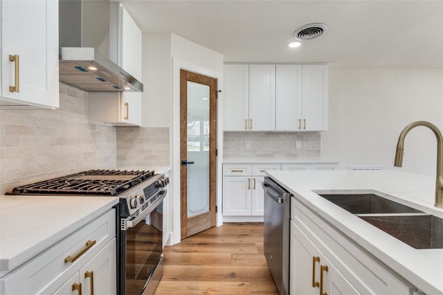 1542 W 5th Street, Irving, TX 75060