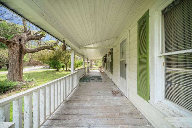 35 Bud Parker Ln, Erin, TN 37061