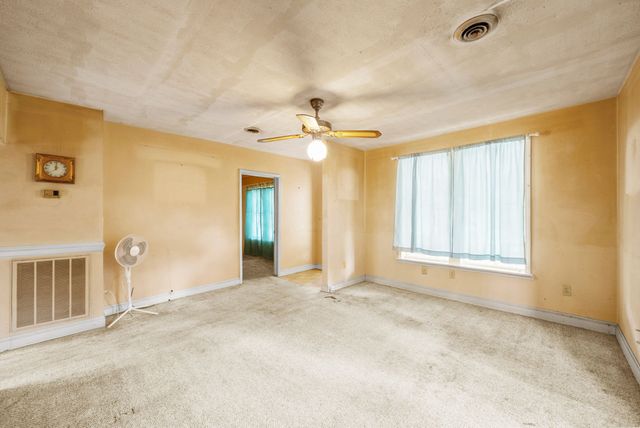 35 Bud Parker Ln, Erin, TN 37061