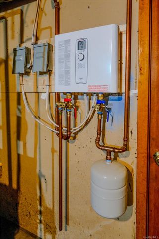 8 Lucille Drive, Syosset, NY 11791