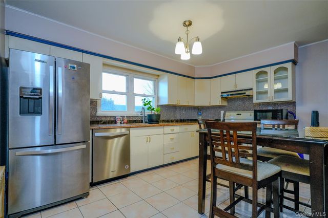 8 Lucille Drive, Syosset, NY 11791