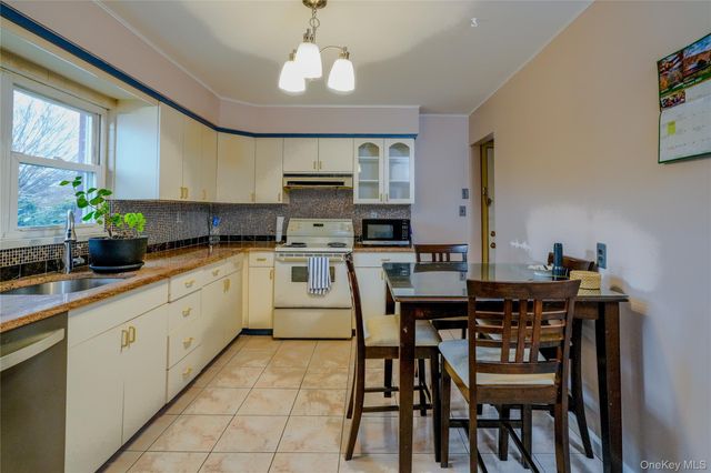 8 Lucille Drive, Syosset, NY 11791