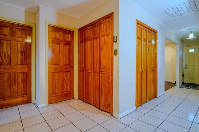 8 Lucille Drive, Syosset, NY 11791