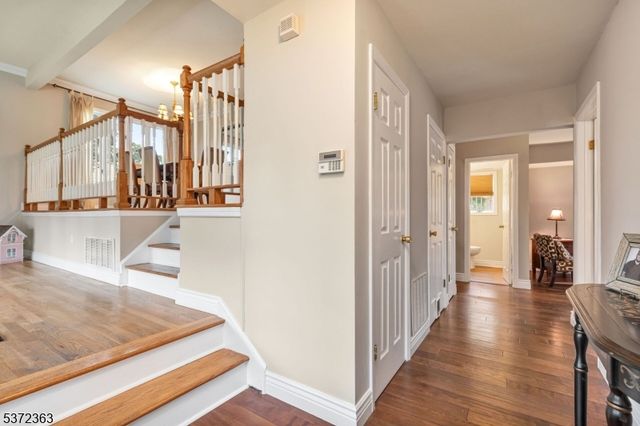 31 Iroquois Dr, Sayreville Boro, NJ 08859