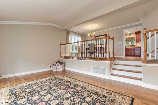 31 Iroquois Dr, Sayreville Boro, NJ 08859