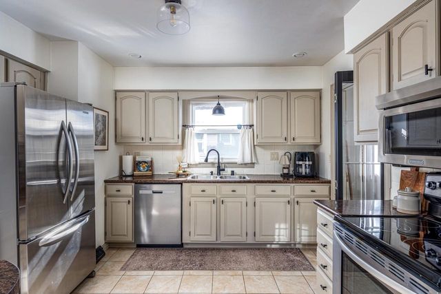 1078 MEADOW LANE, Neenah, WI 54956