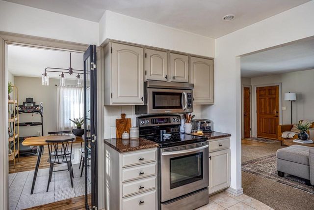 1078 MEADOW LANE, Neenah, WI 54956