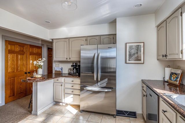 1078 MEADOW LANE, Neenah, WI 54956