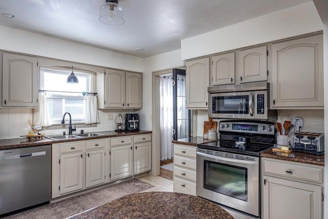 1078 MEADOW LANE, Neenah, WI 54956