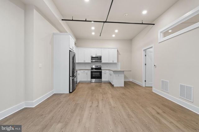 30 W BROAD ST #SUITE 4, Souderton, PA 18964