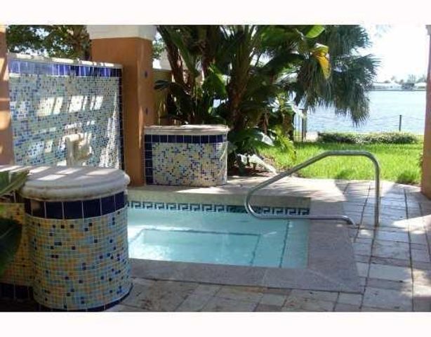 123 Yacht Club Way 207, Hypoluxo, FL 33462