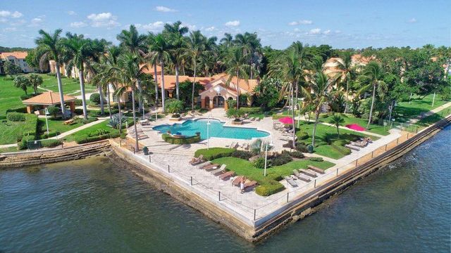123 Yacht Club Way 207, Hypoluxo, FL 33462