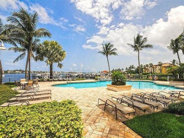 123 Yacht Club Way 207, Hypoluxo, FL 33462