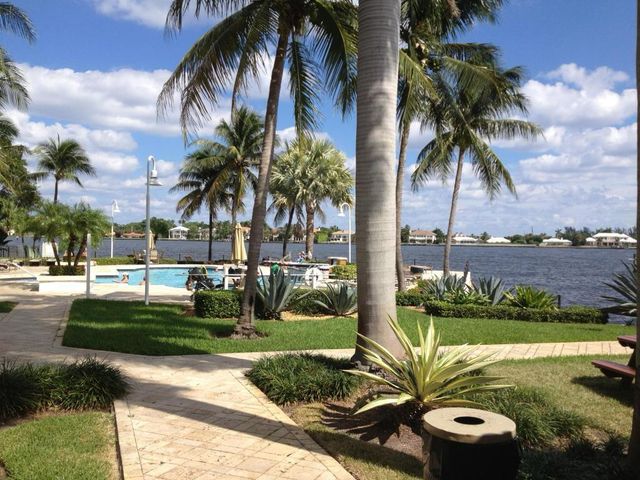 123 Yacht Club Way 207, Hypoluxo, FL 33462