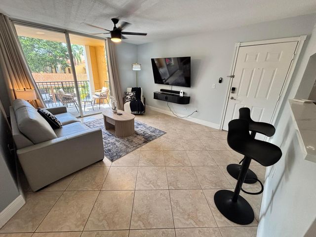123 Yacht Club Way 207, Hypoluxo, FL 33462