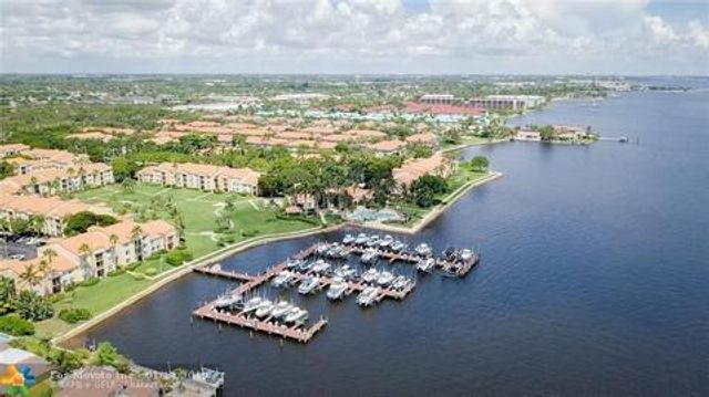 123 Yacht Club Way 207, Hypoluxo, FL 33462