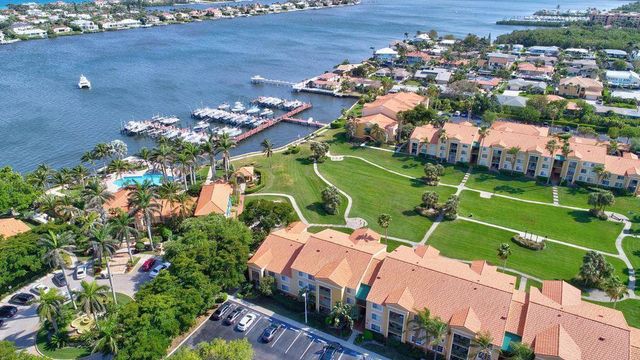 123 Yacht Club Way 207, Hypoluxo, FL 33462