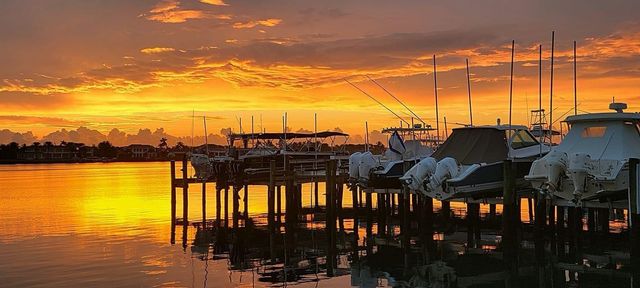 123 Yacht Club Way 207, Hypoluxo, FL 33462