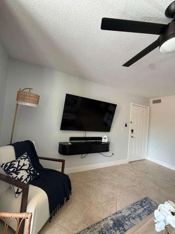 123 Yacht Club Way 207, Hypoluxo, FL 33462