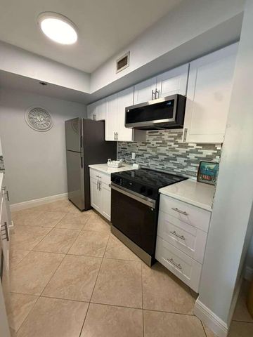 123 Yacht Club Way 207, Hypoluxo, FL 33462