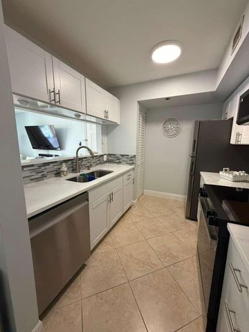 123 Yacht Club Way 207, Hypoluxo, FL 33462