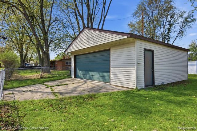 7435 Lathers Street, Westland, MI 48185