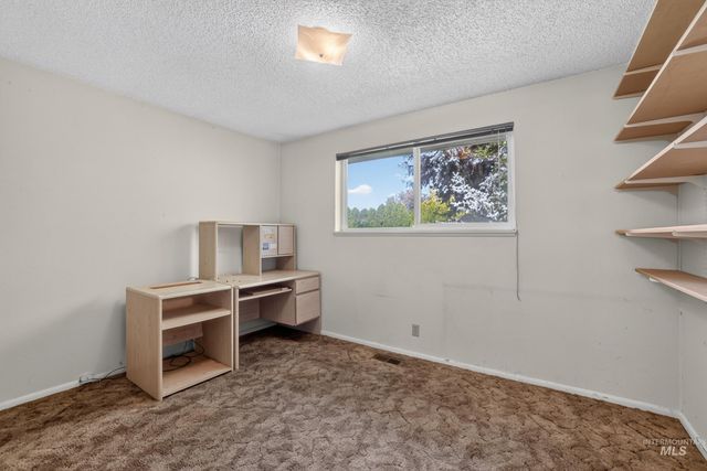 9055 W Highlander Rd, Boise, ID 83709