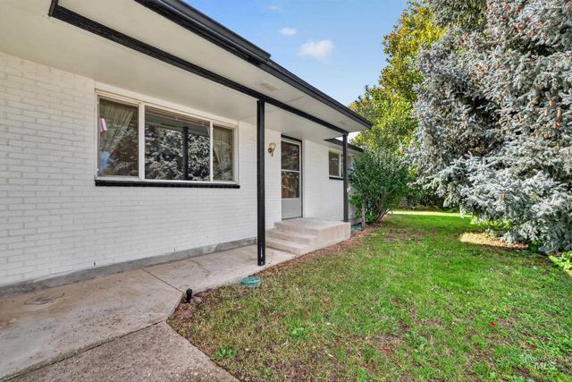 9055 W Highlander Rd, Boise, ID 83709